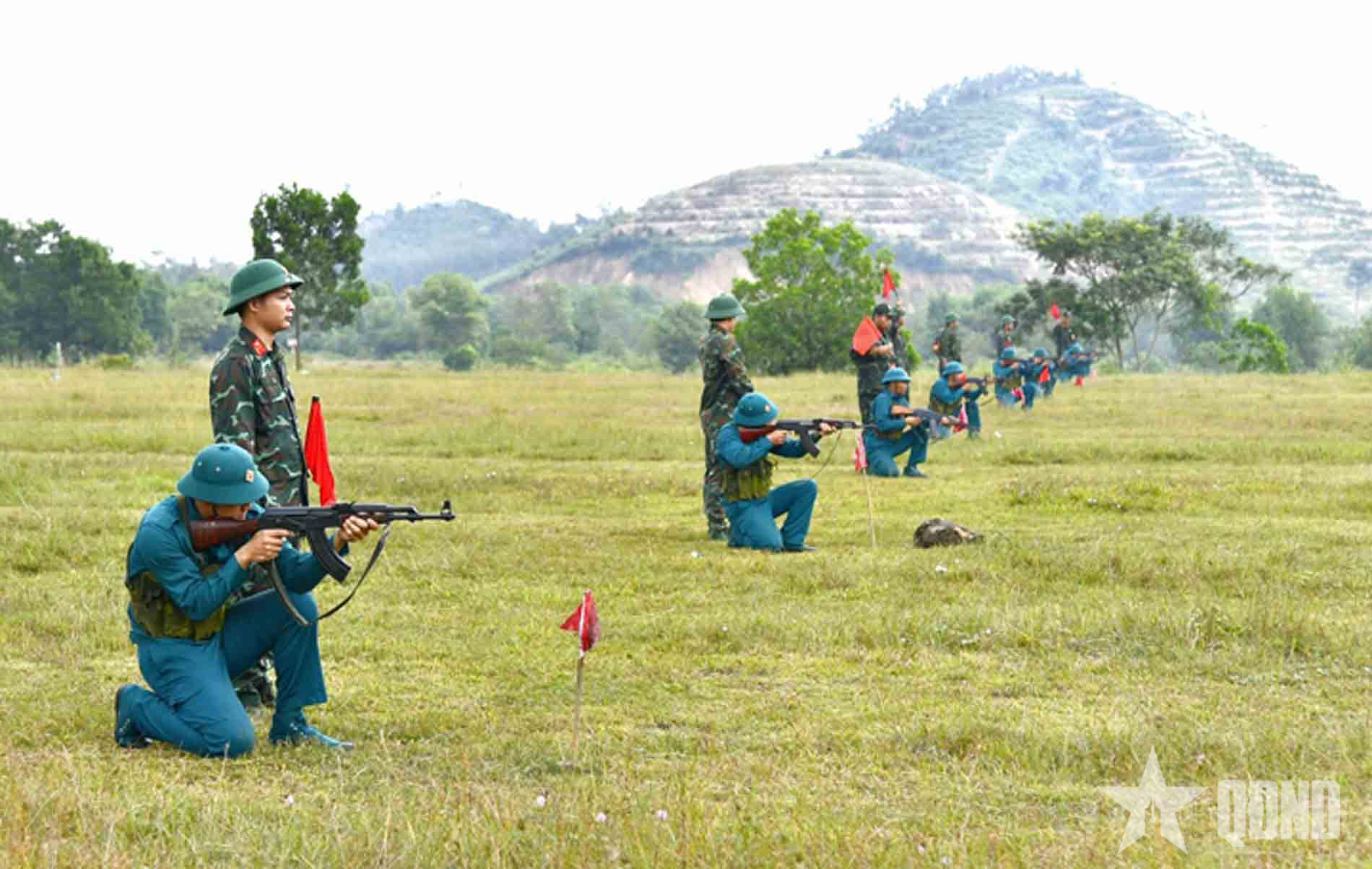 Ban chỉ huy Phòng thủ khu vực 3 - Đồng Xoài: Nâng cao kỹ thuật bắn súng cho dân quân